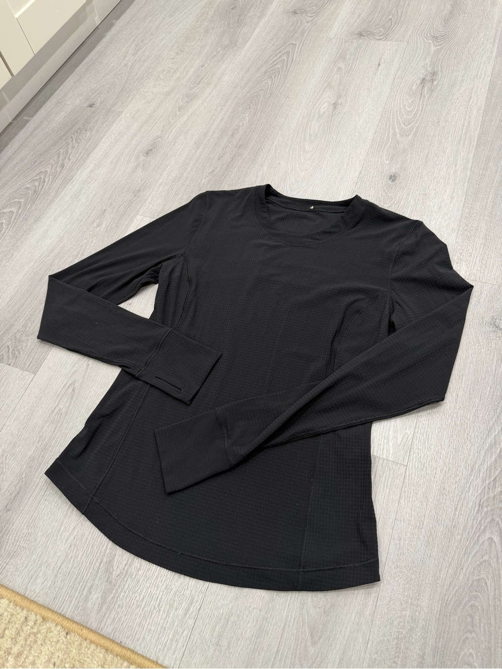 Women’s Lululemon black long sleeve shirt size 4/6